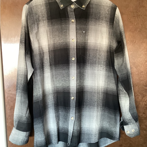 Peau de Loup long sleeve button down. - Picture 3 of 3